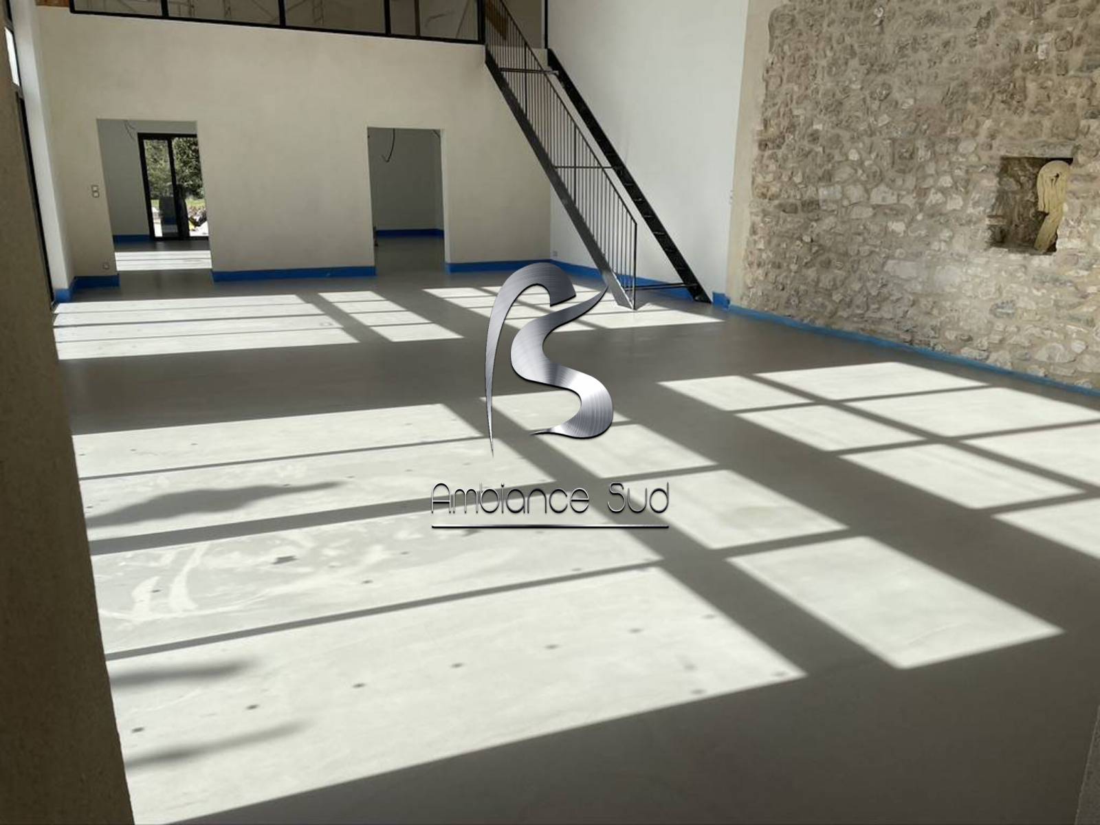 Pose beton cire coulé au sol à Fréjus Var 83