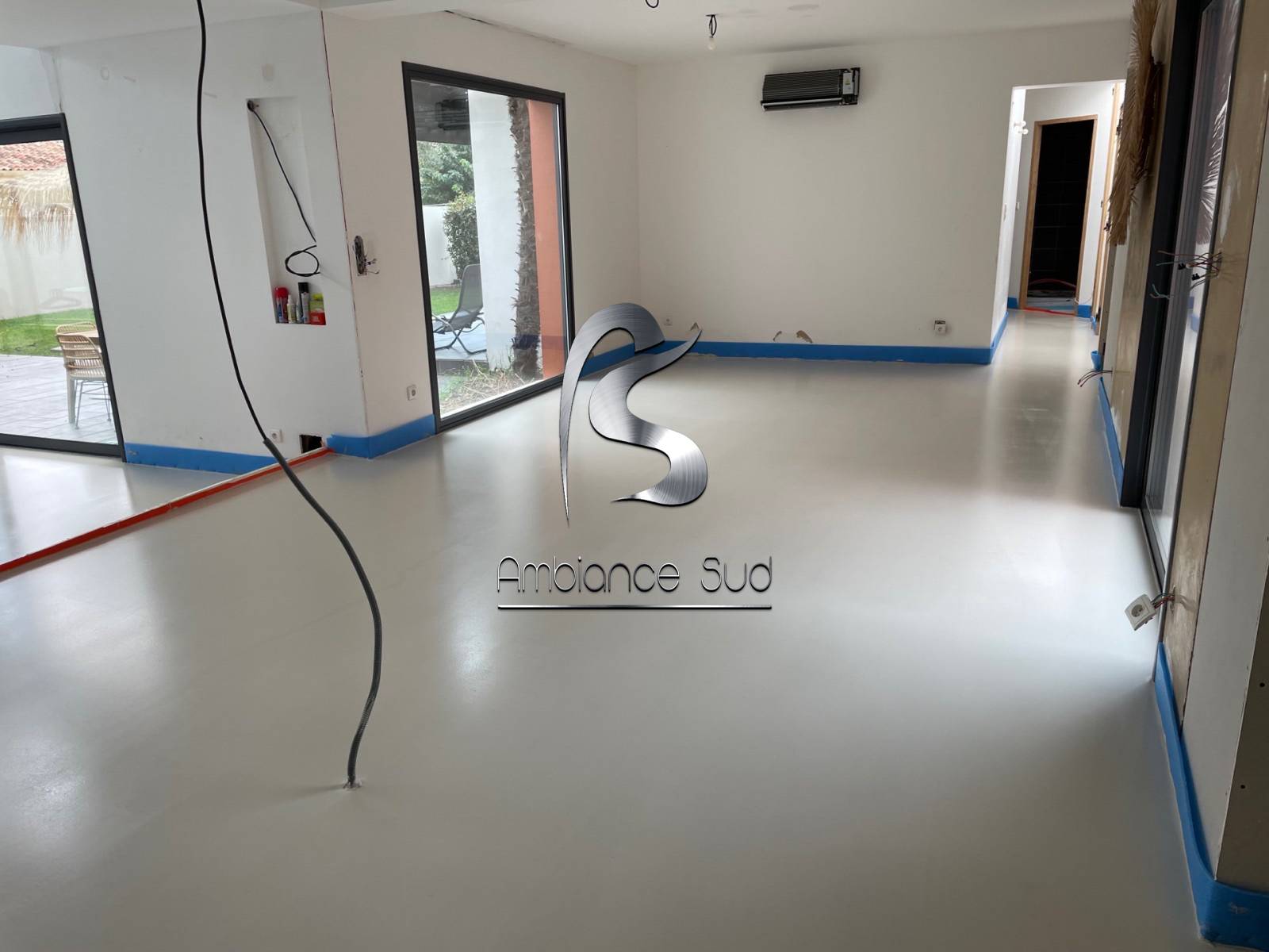 Sol en béton cire coulé décoratif à Aigues mortes