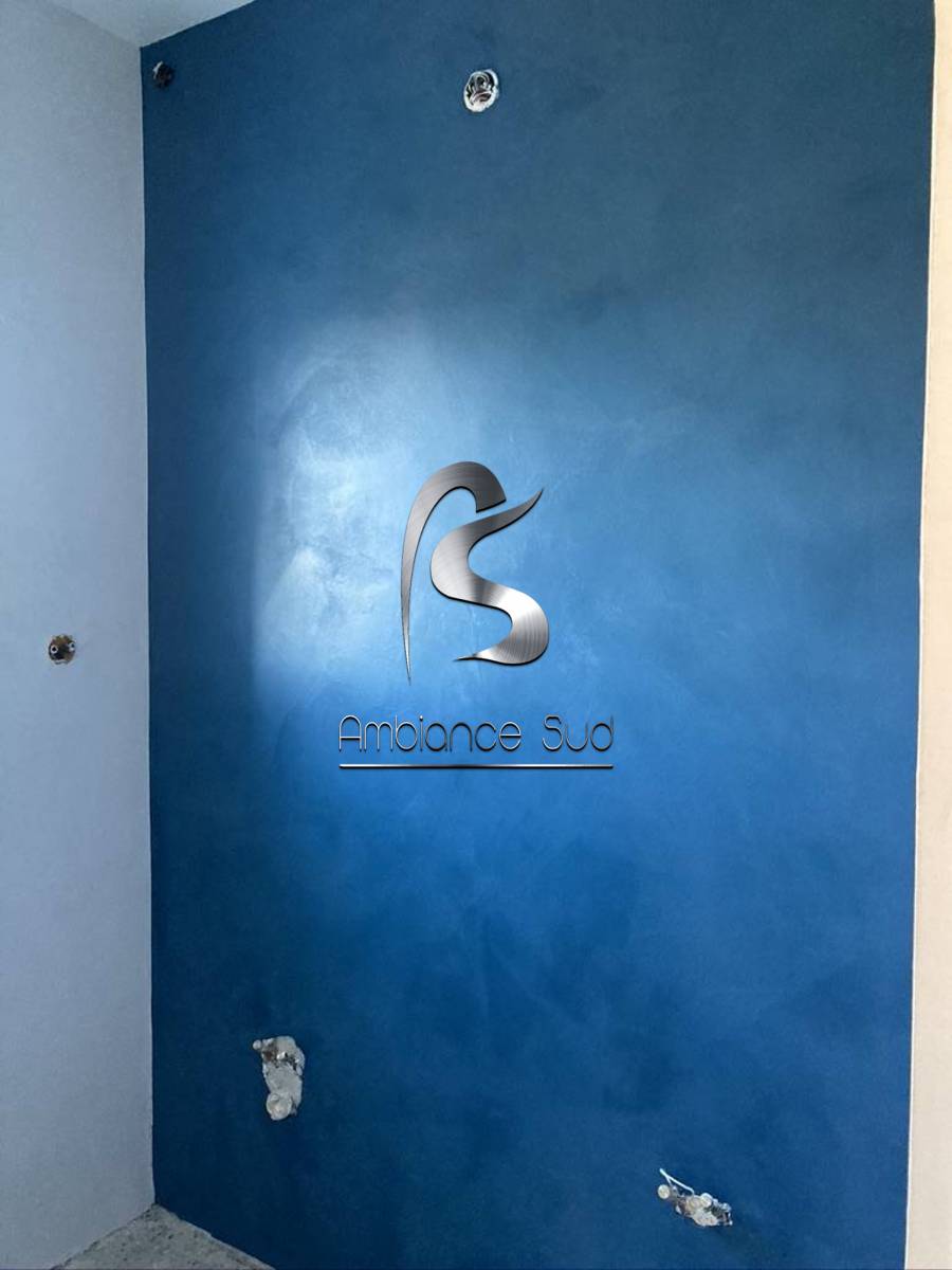 Salle d'eau en béton ciré taloché mat Bandol Var 83