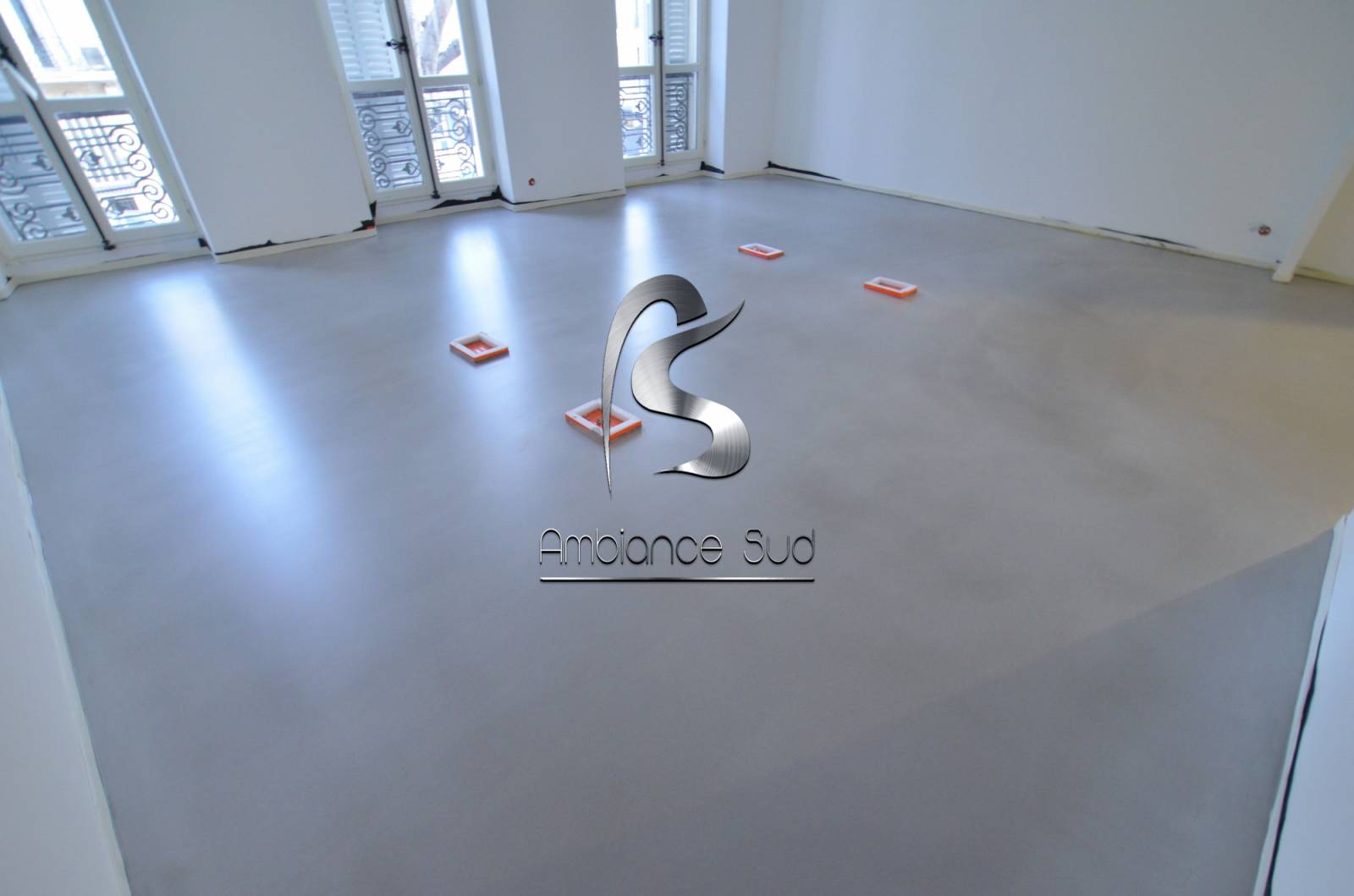 SOL EN BÉTON CIRE COULE DÉCORATIF À MARSEILLE 13