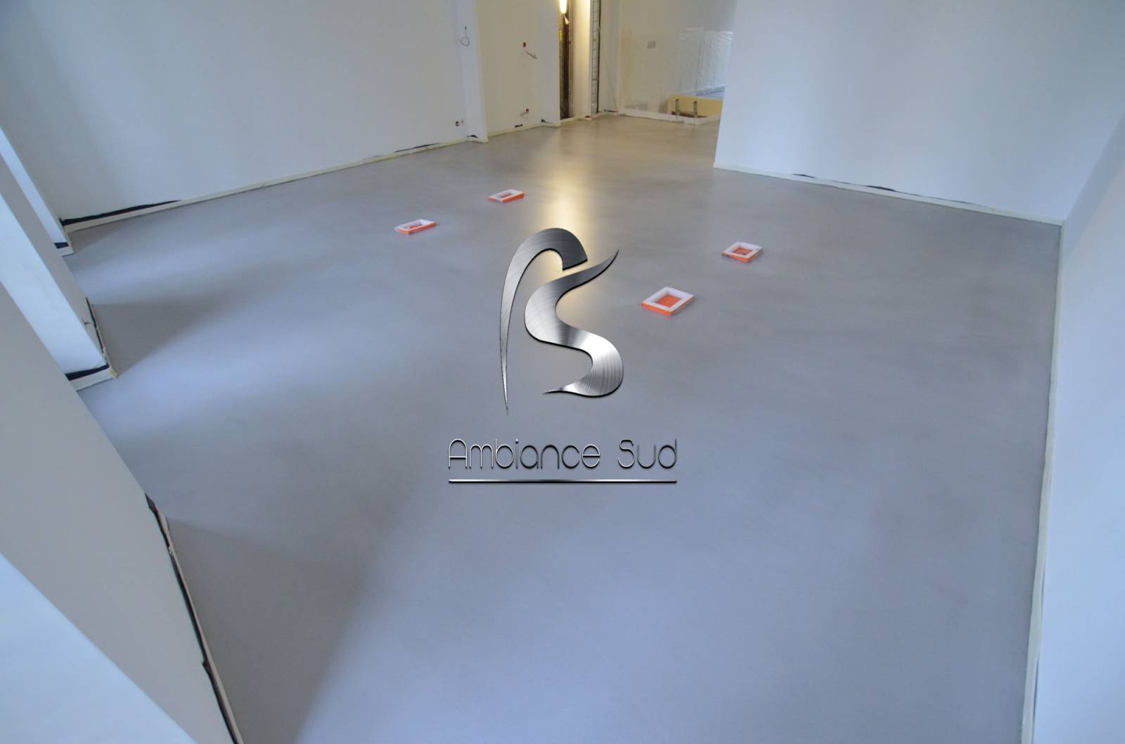 SOL EN BÉTON CIRE COULE DÉCORATIF À MARSEILLE 13