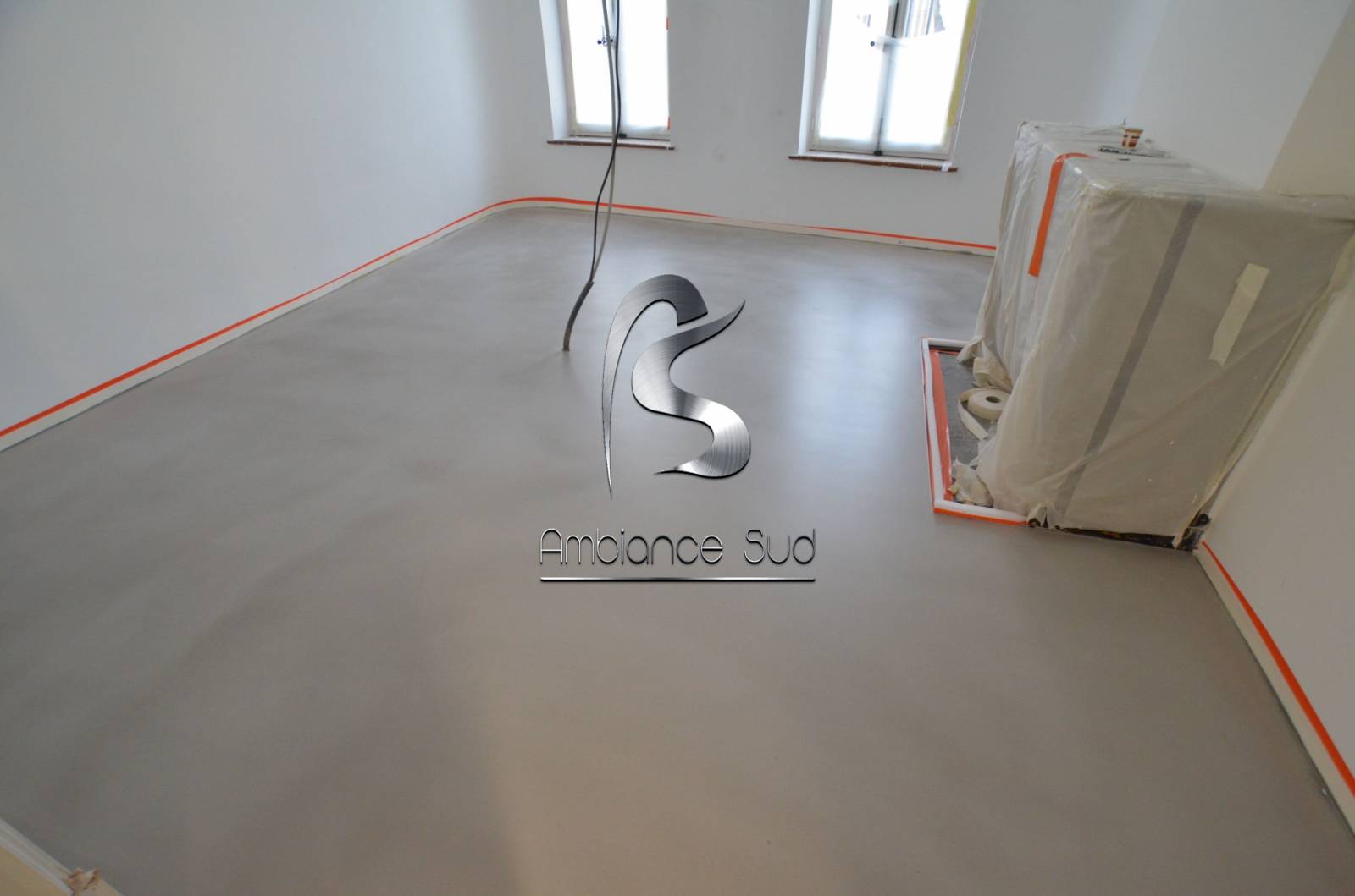 SOL EN BÉTON CIRE COULE DÉCORATIF À MARSEILLE 13