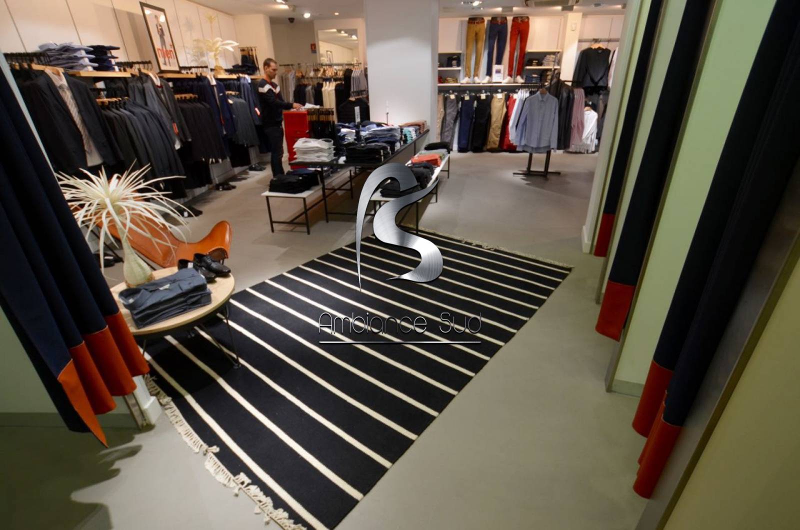 SOL DECORATIF EN BETON COULE SUR ANTIBES COTE D'AZUR