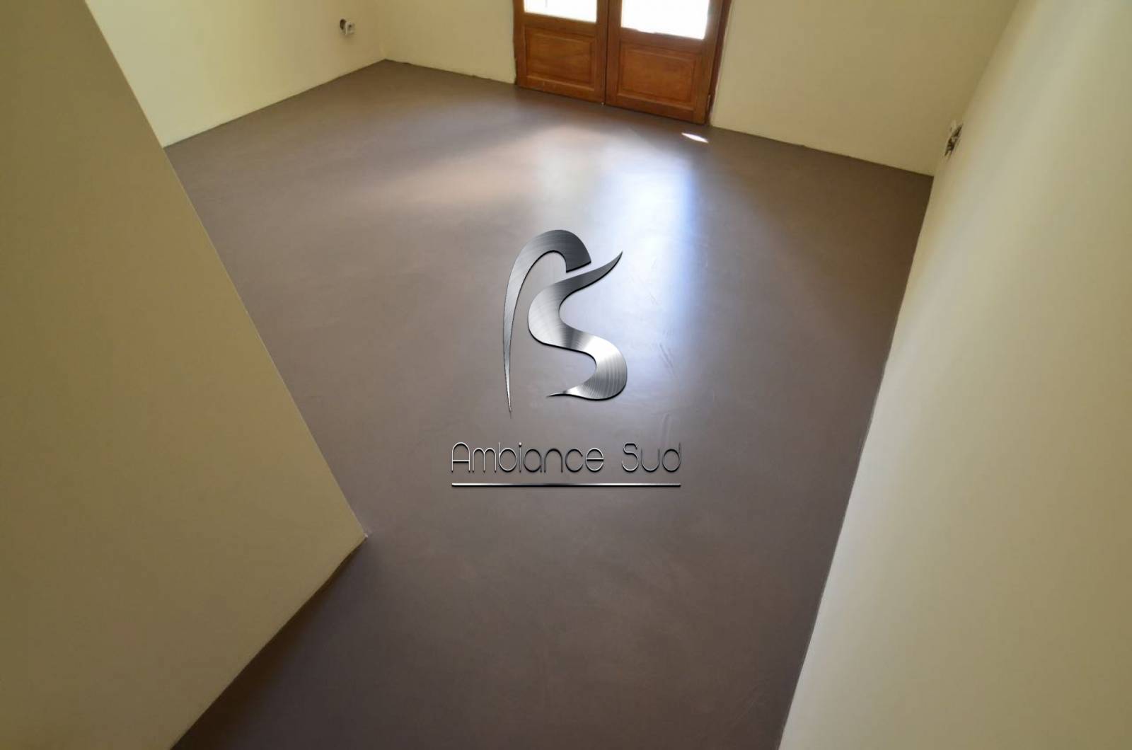 AMBIANCE SUD BETON CIRE TALOCHE A SAINT TROPEZ