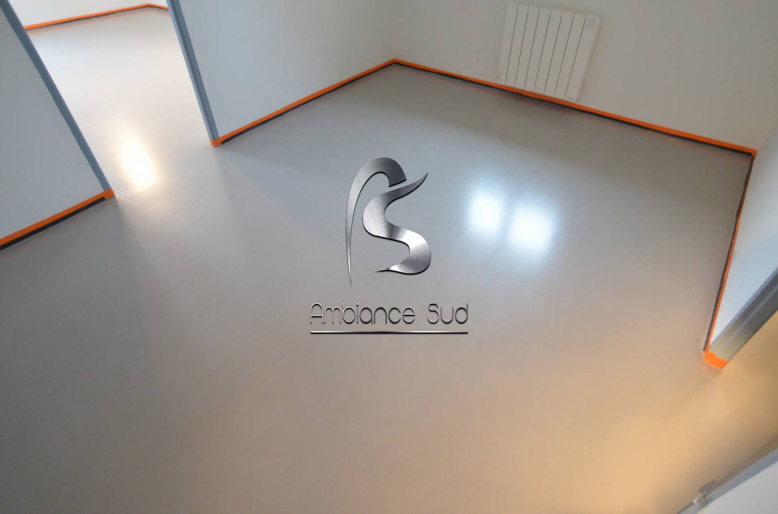 Rénovation des sols d’un appartement en béton ciré coulé à Six-Fours-les-Plages Var