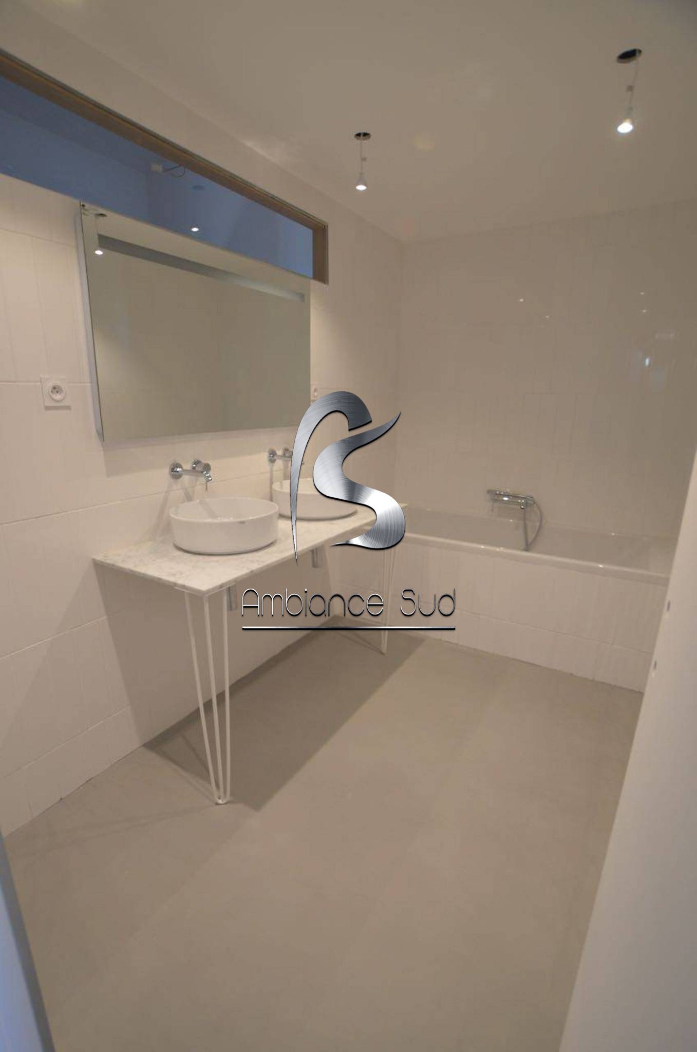 SOL EN BETON CIRE COULE DECORATIF