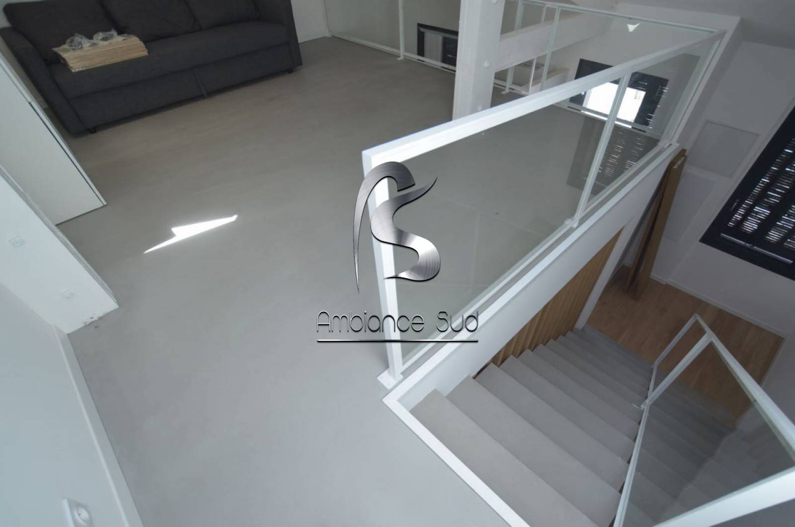 SOL EN BETON CIRE COULE DECORATIF