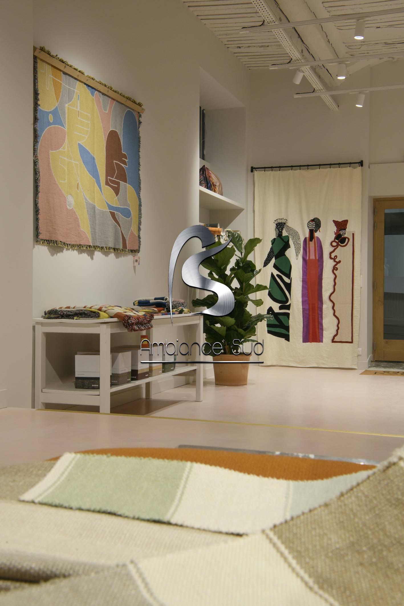 AMBIANCE SUD SOL EN BETON CIRE COULE A MARSEILLE