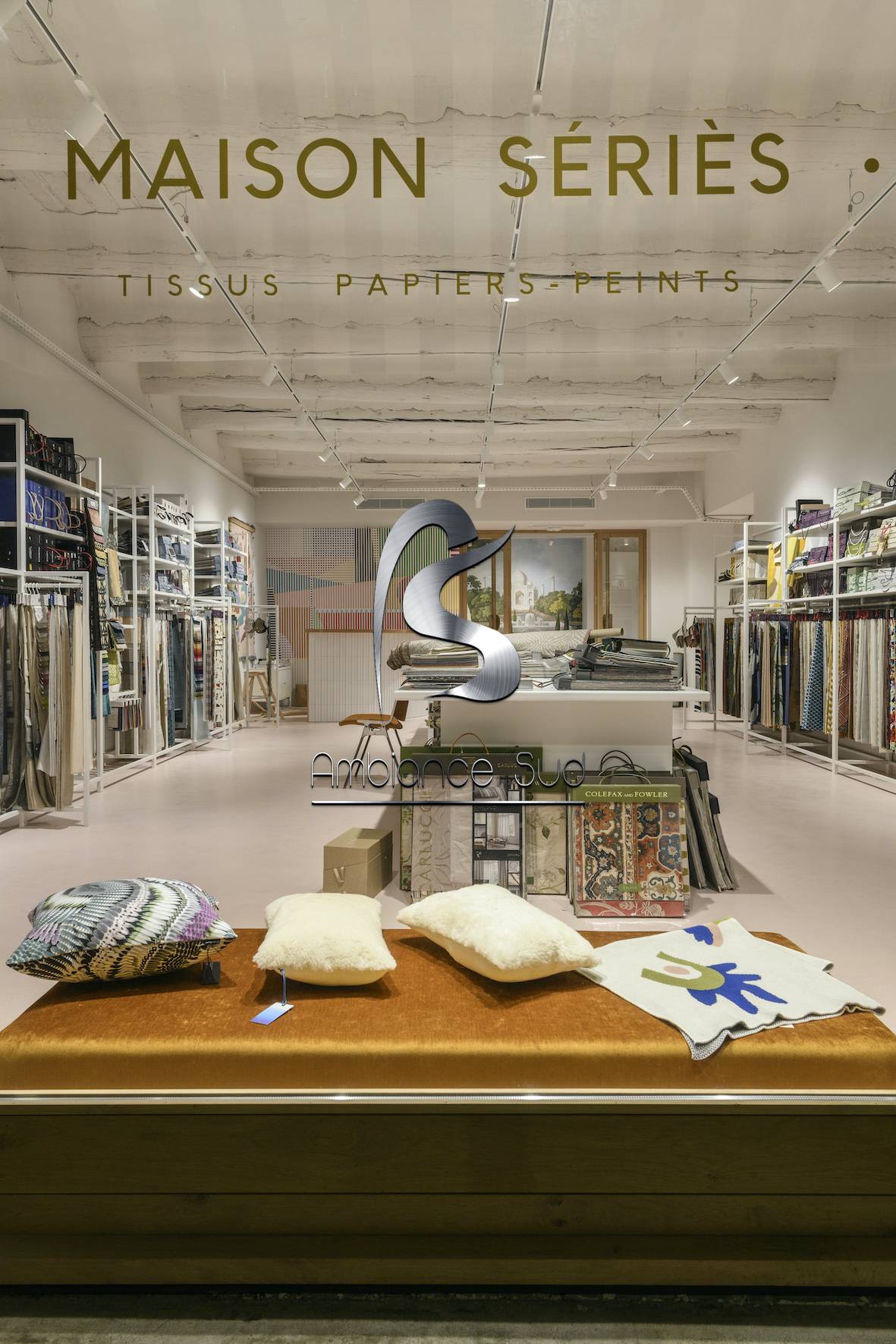 AMBIANCE SUD SOL EN BETON CIRE COULE A MARSEILLE