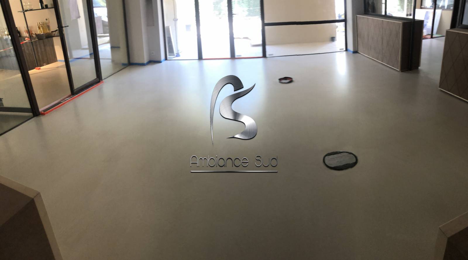 SOL EN BETON CIRE COULE A BANDOL DANS LE VAR 83