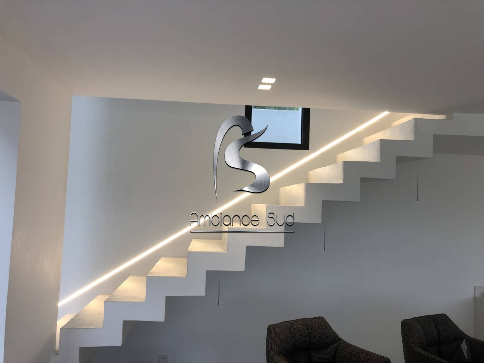 Béton ciré blanc pour escalier près de Bormes les Mimosas Var 83