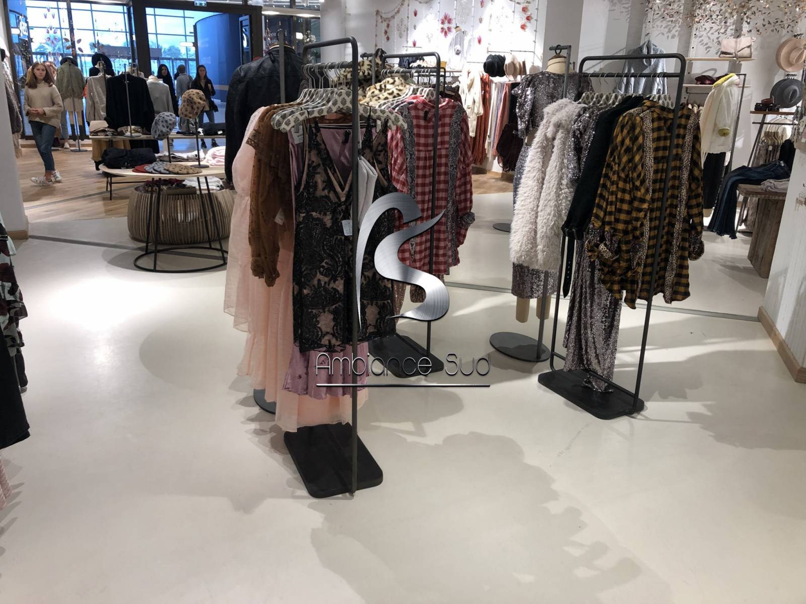 SOL EN BETON CIRE COULE DECORATIF A HYERES 83