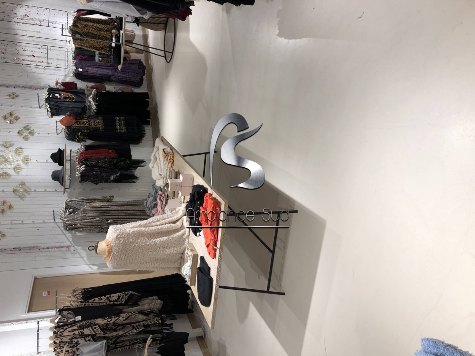 SOL EN BETON CIRE COULE DECORATIF A HYERES 83