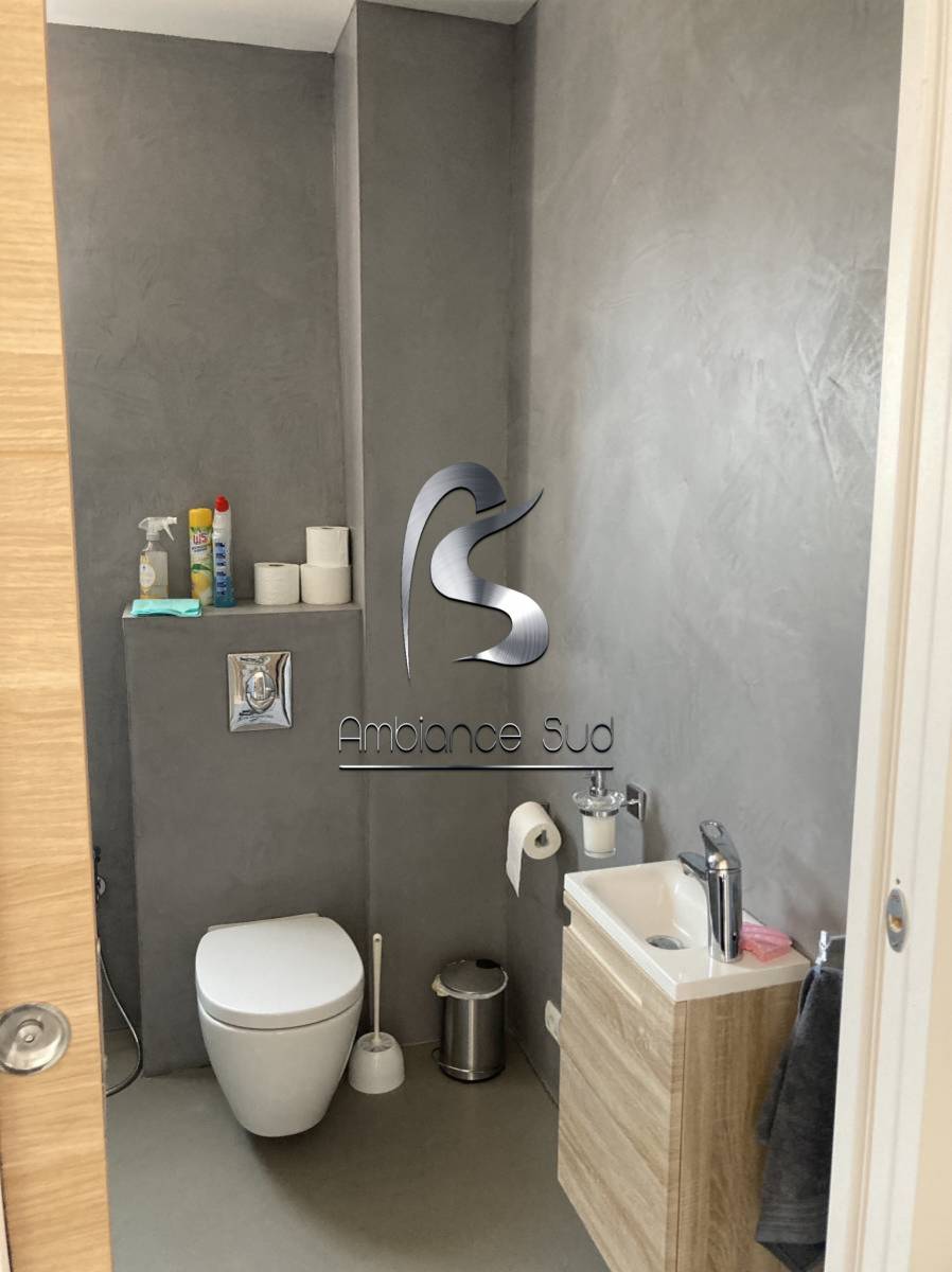 Artisan pour rénovation en béton ciré taloché Roquebrune sur Argens Var 83