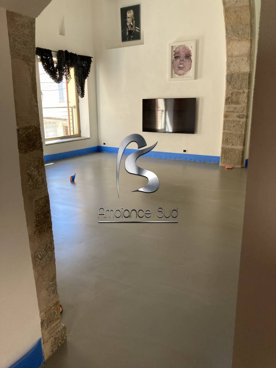 Pose de béton ciré par un artisan à Brignoles et Centre Var 83