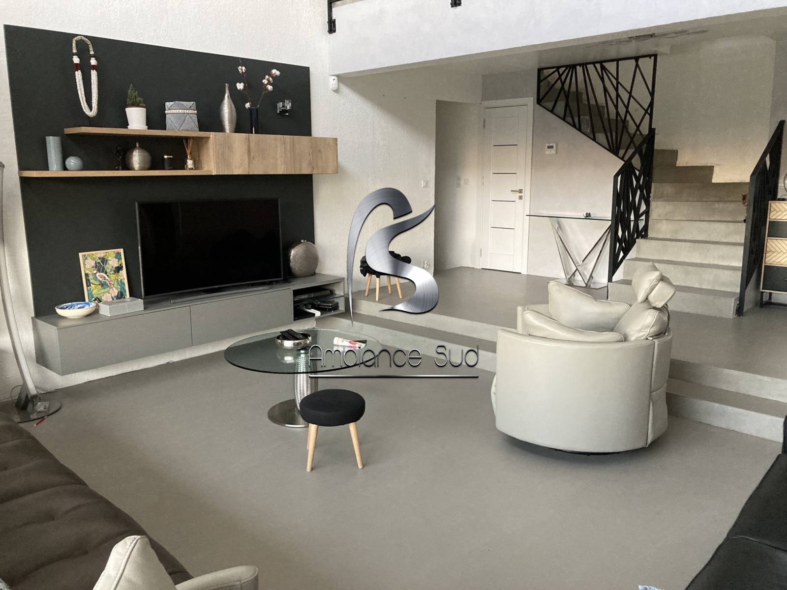 Artisan pour rénovation de sol en béton ciré Roquebrune sur Argens Var 83