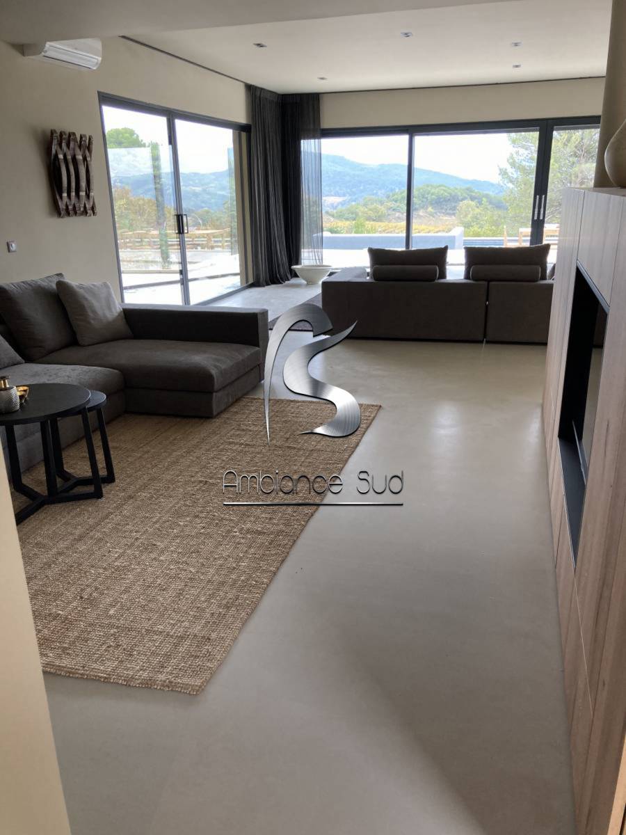 Béton ciré industriel pour sol décoratif design près de Saint Tropez Var 83