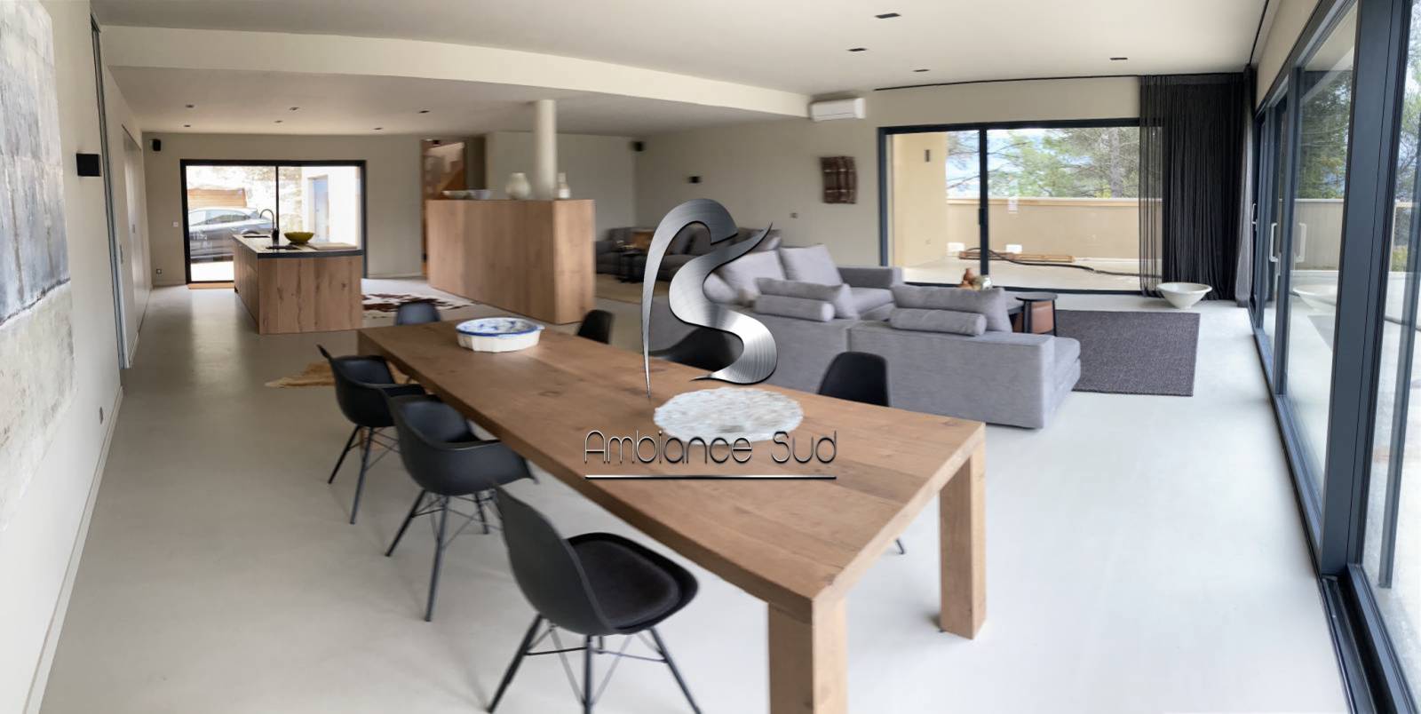 Béton ciré industriel pour sol décoratif design salle à manger à Saint Tropez Var 83