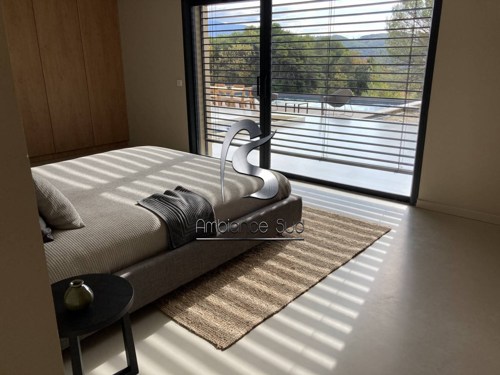 Artisan pour béton ciré sol chambre à Saint Tropez Var 83