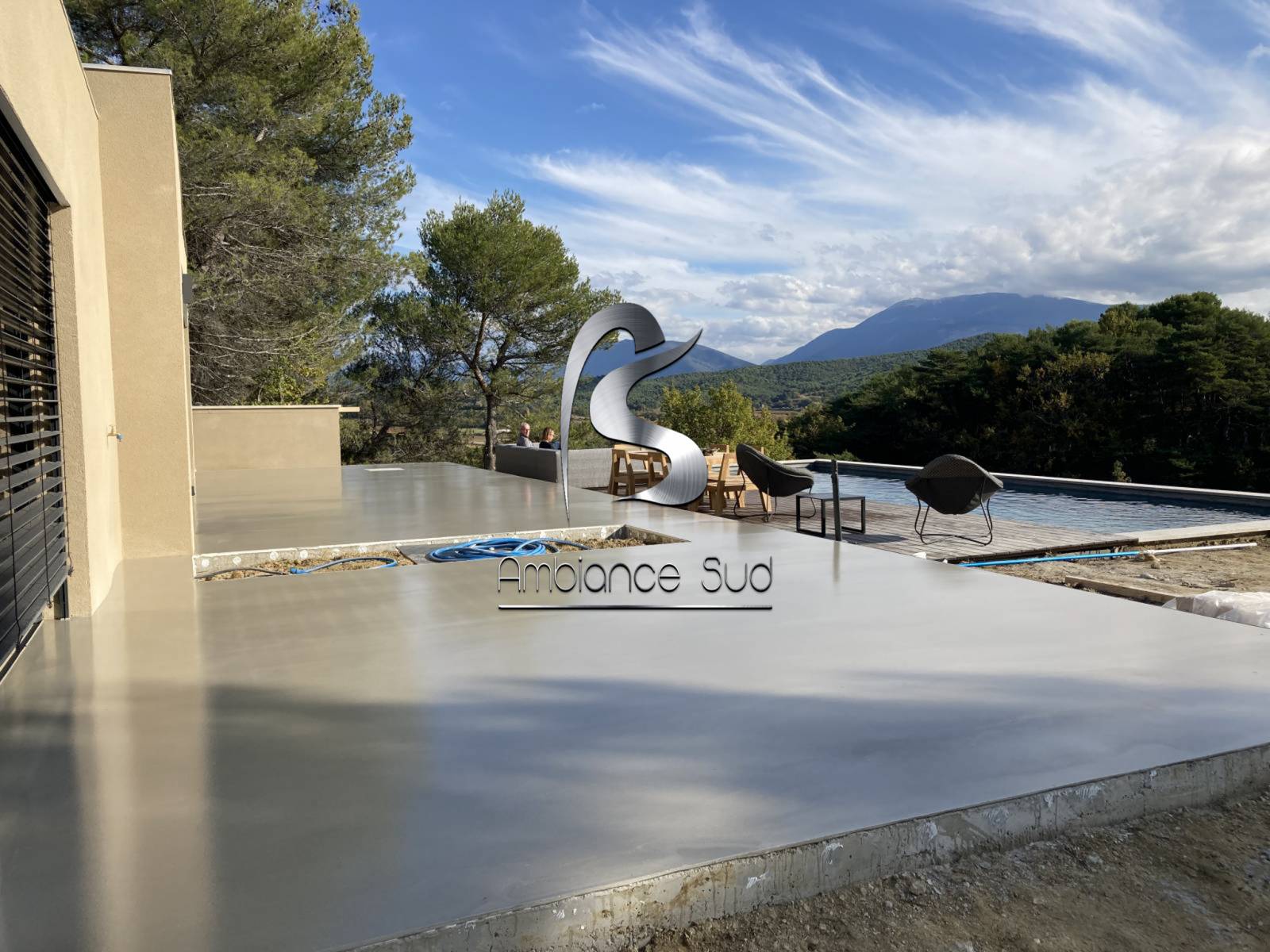 Béton ciré pour piscine terrasse Var 83 près du Lavandou