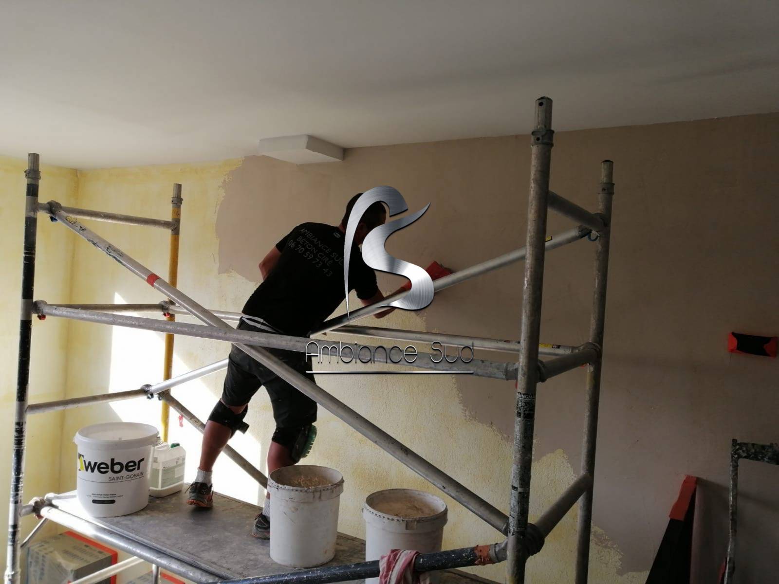 Artisan pour rénovation de murs en béton ciré taloché à Roquebrune sur Argens Var 83