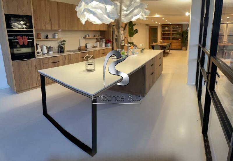 Revêtement pour sol intérieur en béton ciré beige contemporain à Cavalaire sur Mer Var 83