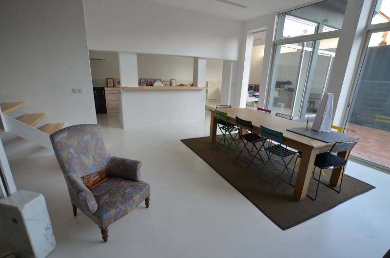 Trouver un professionnel pour la pose de béton ciré chez un particulier près de Toulon dans le Var