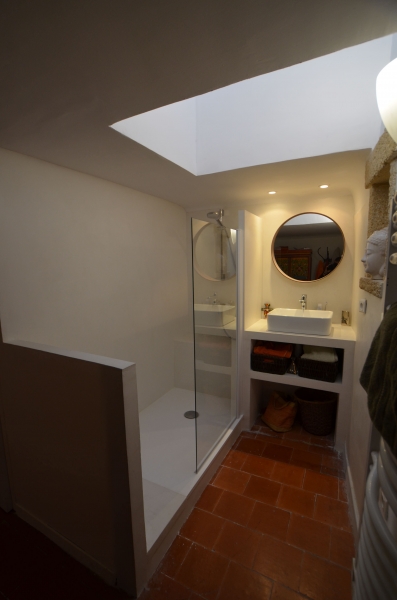 SALLE DE BAIN EN BETON CIRE TALOCHE A SIX FOUR LES PLAGES 83