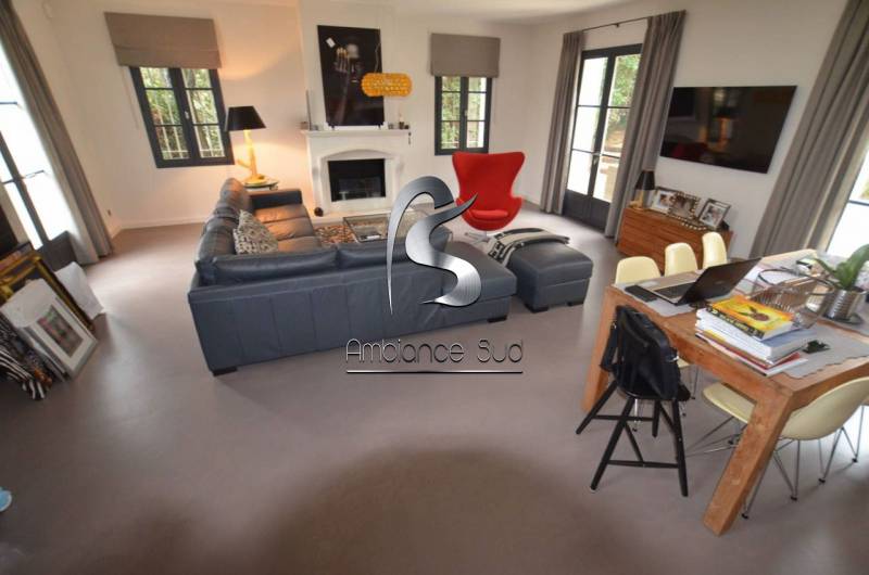 AMBIANCE SUD BETON CIRE TALOCHE A SAINT TROPEZ