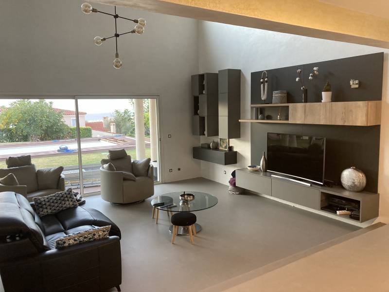 Recherche entreprise spécialiste de la pose de béton ciré pour particuliers à Toulon 83