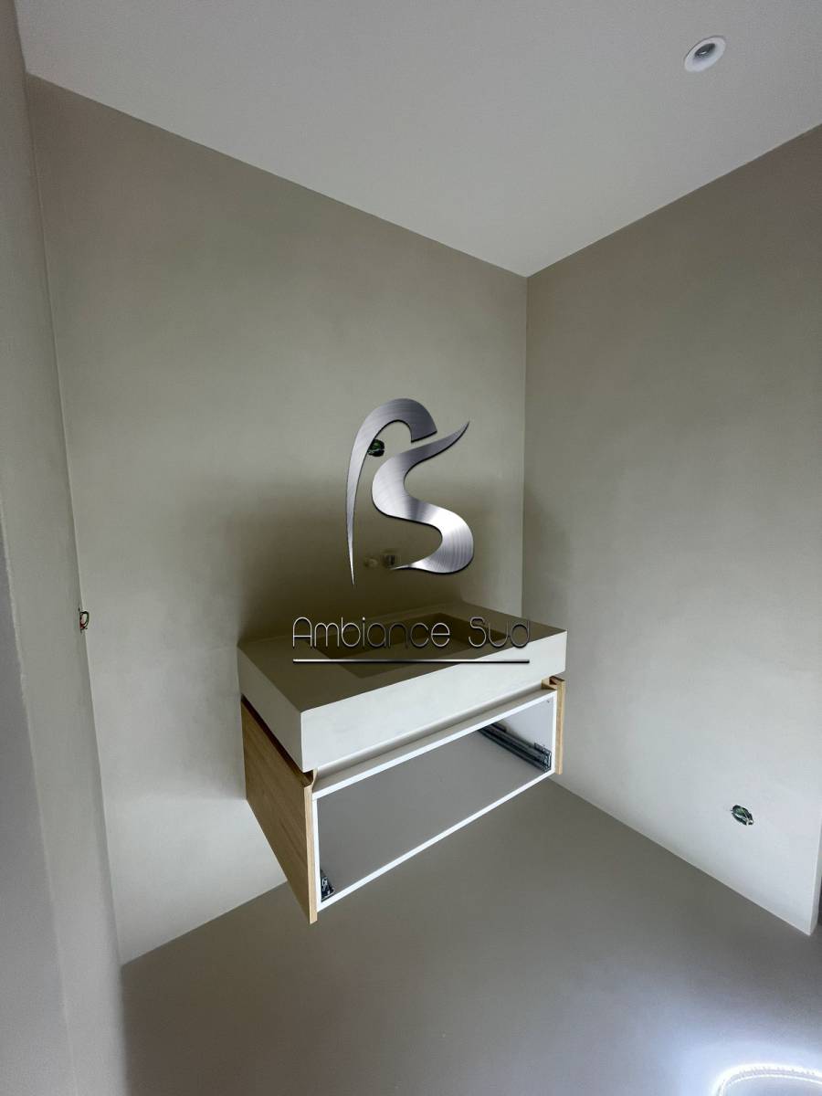 Réalisation d’une salle de bain en béton ciré beige à Aix en Provence 13