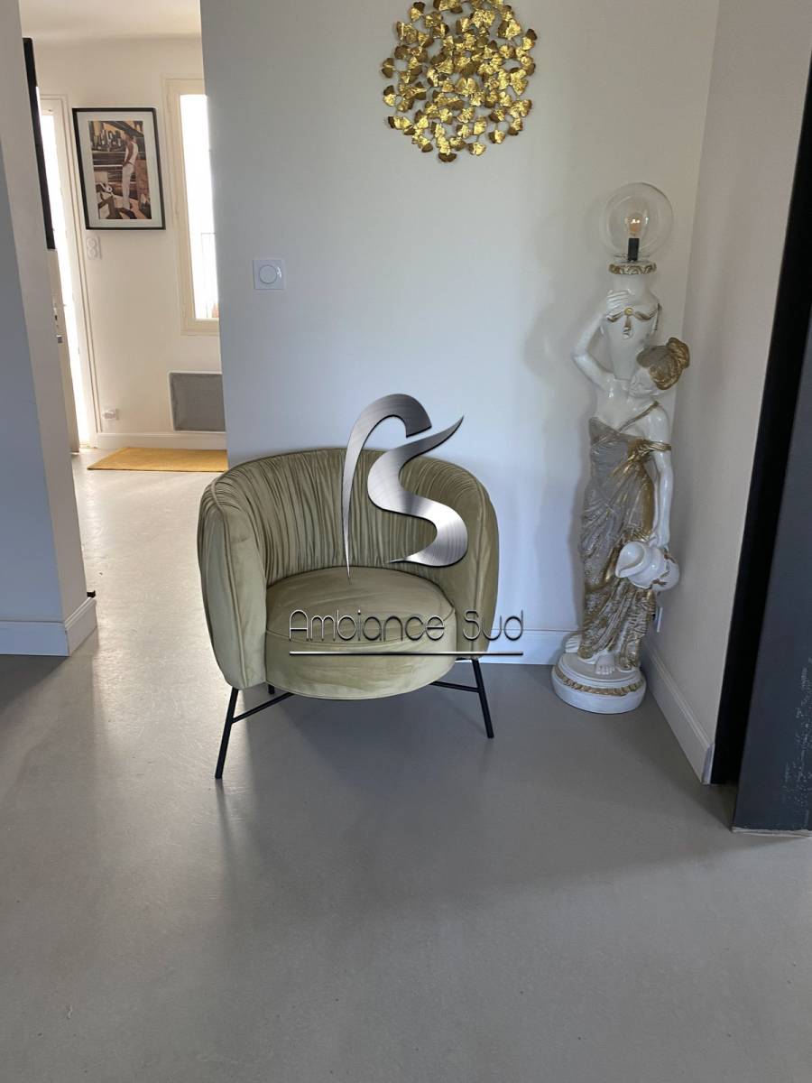 Rénovation d’un sol en béton ciré décoratif dans une maison à Cavaillon dans le Vaucluse 84